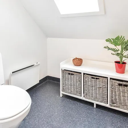 Holiday home 3 Bedroom Beautiful In Brenderup Fyn